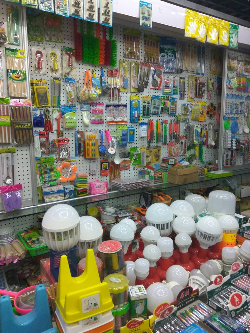 万纤商贸,中原地区纺织品市场的佼佼者